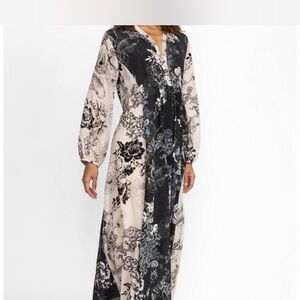 Natori Black and Cream Long Sleeve Dress